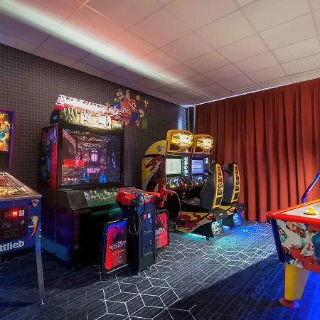 Ibis Rotterdam 3*