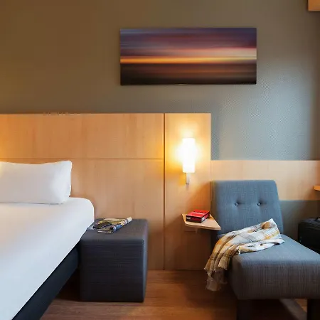 Ibis Rotterdam 3*