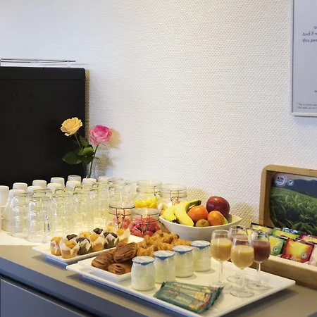 Ibis Rotterdam 3*