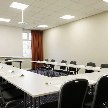 Ibis Rotterdam 3*
