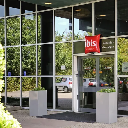 Ibis Rotterdam 3*