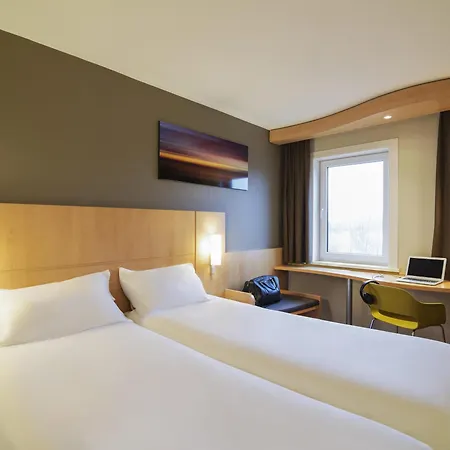 Ibis Rotterdam 3*