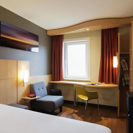 Ibis Rotterdam Hotel 3*