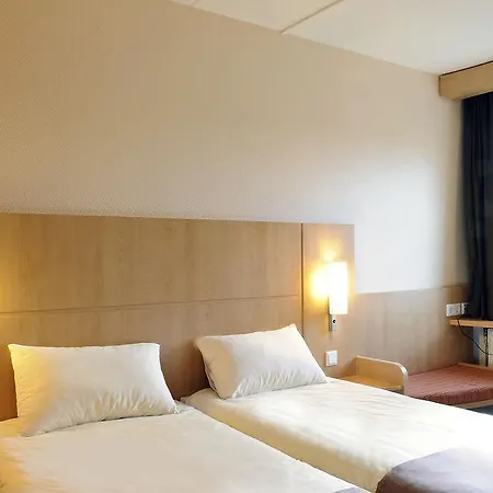 Ibis Rotterdam Hotel 3*