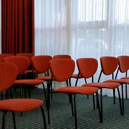 Ibis Rotterdam 3*