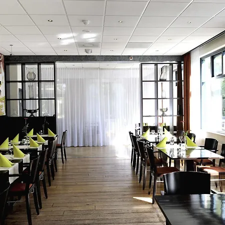 Ibis Rotterdam 3*