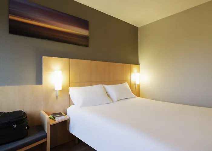 Ibis Rotterdam מלון 3*