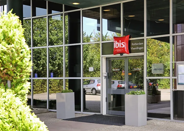 Ibis Rotterdam 3*
